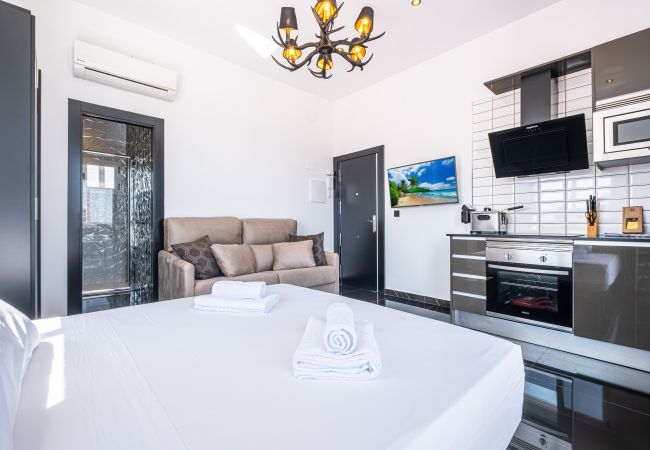 Studio in Benidorm - Penthouse Cervantes Sea View Levante Beach Studio in Benidorm - Penthouse Cervantes Sea View Levante Beach