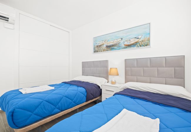 Апартаменты на Бенидорм / Benidorm - Cachirulo Deluxe Apartment 12-C Levante Beach Апартаменты на Бенидорм / Benidorm - Cachirulo Deluxe Apartment 12-C Levante Beach
