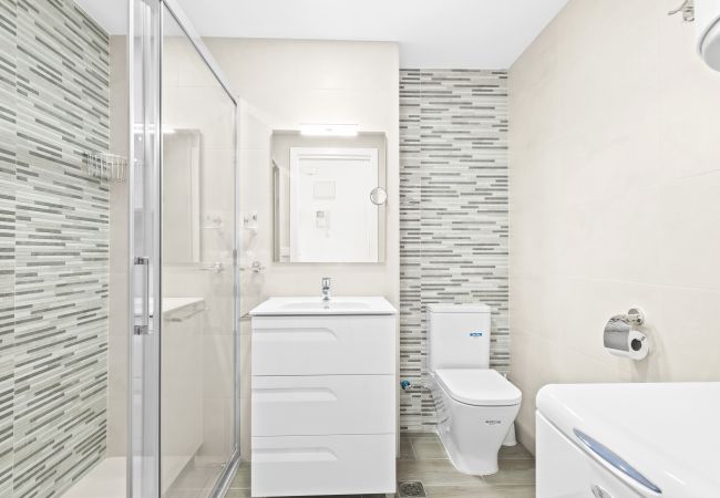 Апартаменты на Бенидорм / Benidorm - Cachirulo Deluxe Apartment 12-C Levante Beach Апартаменты на Бенидорм / Benidorm - Cachirulo Deluxe Apartment 12-C Levante Beach